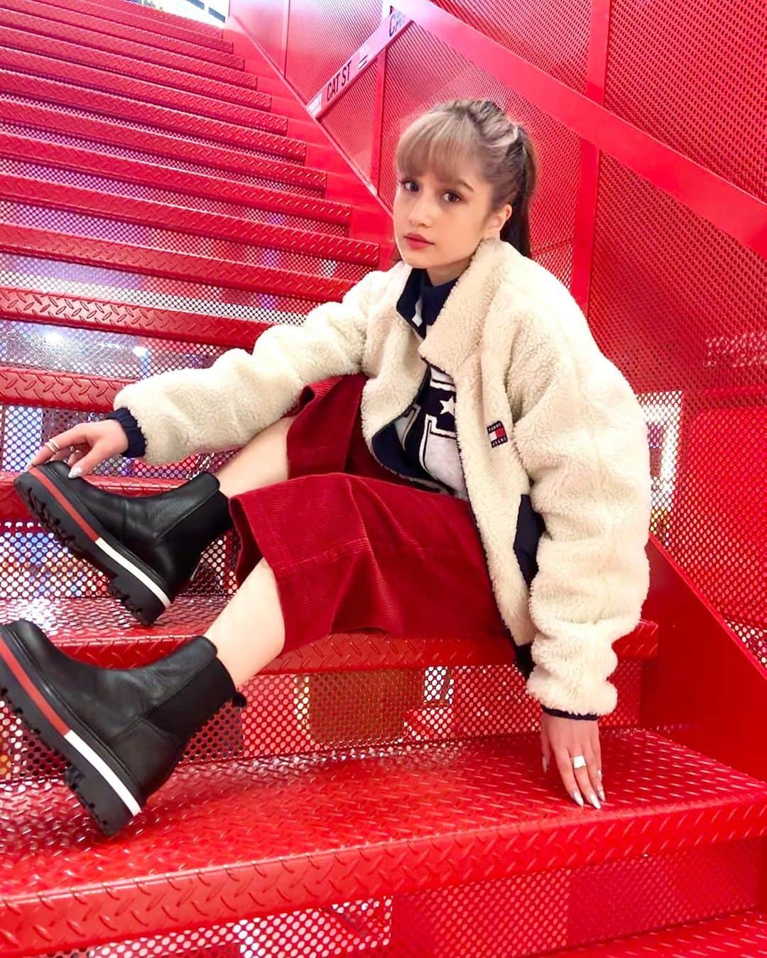 Takiさんのインスタグラム写真 - (TakiInstagram)「Few days ago I visited @tommyjeans ❤️ The store located in cat street here in japan is perfect for a mini shoot 🤓  Oh and my jacket is reversible 😍 ありがとうございました　💕 #TommyJeansCatStreet  #TommyJeans」11月12日 16時04分 - taki_faky