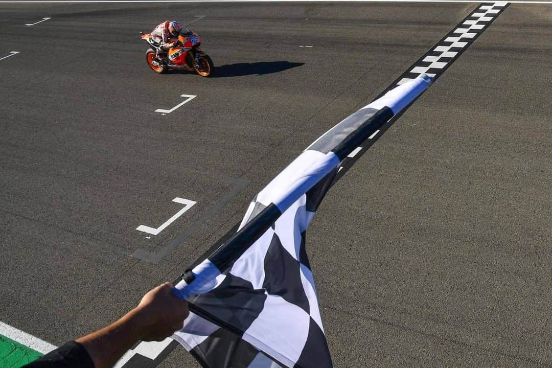MotoGPさんのインスタグラム写真 - (MotoGPInstagram)「#OnThisDay at the 2017 #ValenciaGP 🏁 @26_danipedrosa stepped onto the top of the podium 🥇 for the last time in his #MotoGP career 🤩 #DP26」11月12日 16時01分 - motogp