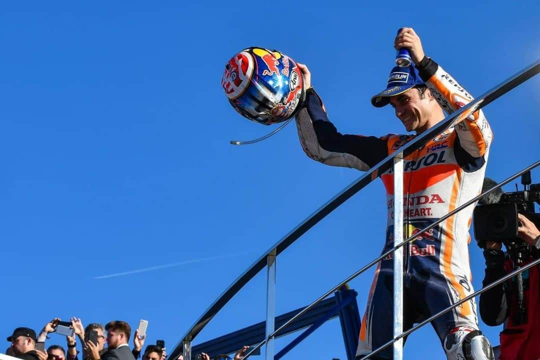 MotoGPさんのインスタグラム写真 - (MotoGPInstagram)「#OnThisDay at the 2017 #ValenciaGP 🏁 @26_danipedrosa stepped onto the top of the podium 🥇 for the last time in his #MotoGP career 🤩 #DP26」11月12日 16時01分 - motogp