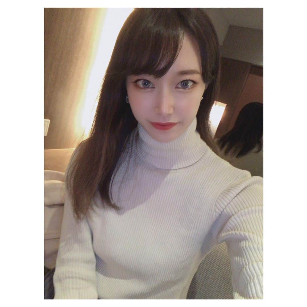 篠崎瑞希のインスタグラム：「.﻿ ﻿ にやにやしてる﻿ 口角が左右違うの直したいな😕﻿ ﻿ #셀스타그램#얼스타그램#粉我#me#赞#셀피#일본여자#소통#소통해요#l4likse#like4likes#f4f」