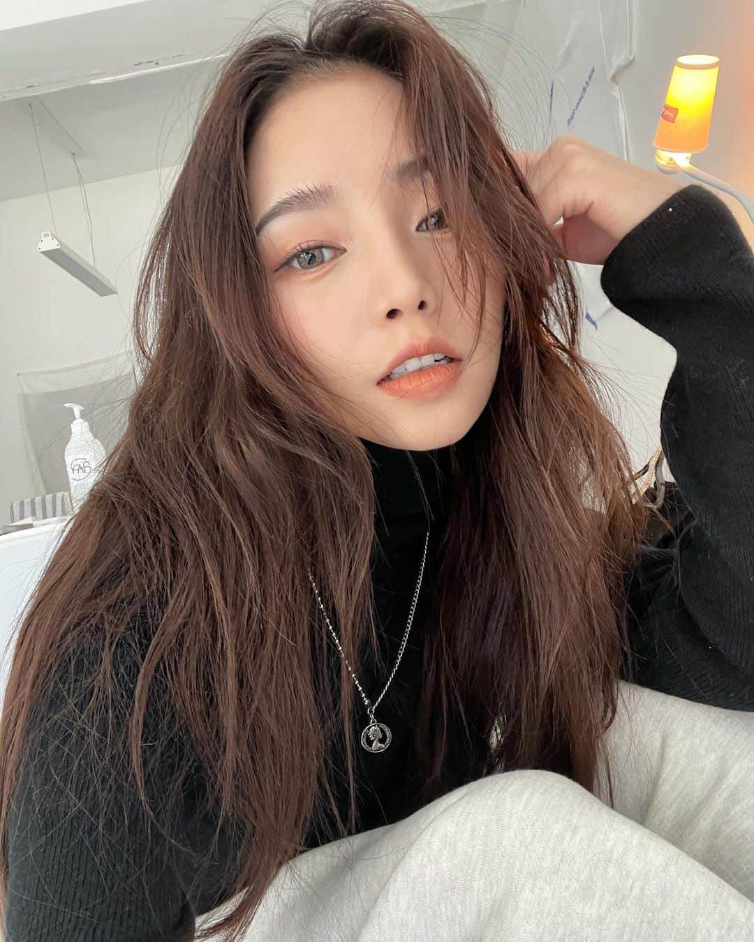 トキのインスタグラム：「날씨 오늘만큼만 쭉갔으면 좋게따🤍🤍🤍」
