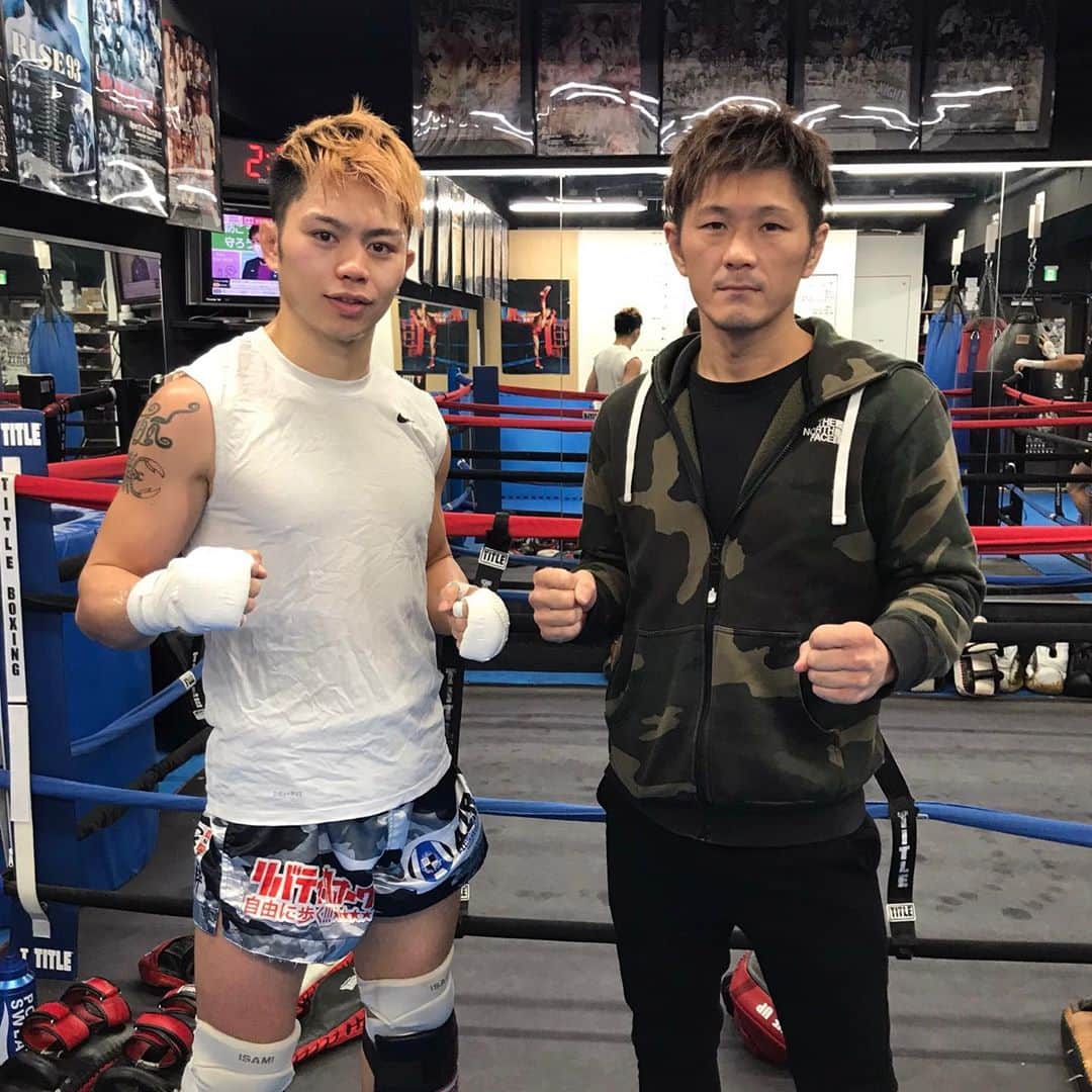 不可思のインスタグラム：「この間のK-1福岡で引退された水町さんと。 俺も出稽古に行かせてもらってるIDEAL GYMに水町さんも最後の試合の前に来てて一緒に練習させてもらってました。 水町さんとRISEのタイトルマッチで戦ったのが4年前。 俺もいつか引退する時、悔いのないよう思い切りやろう。」