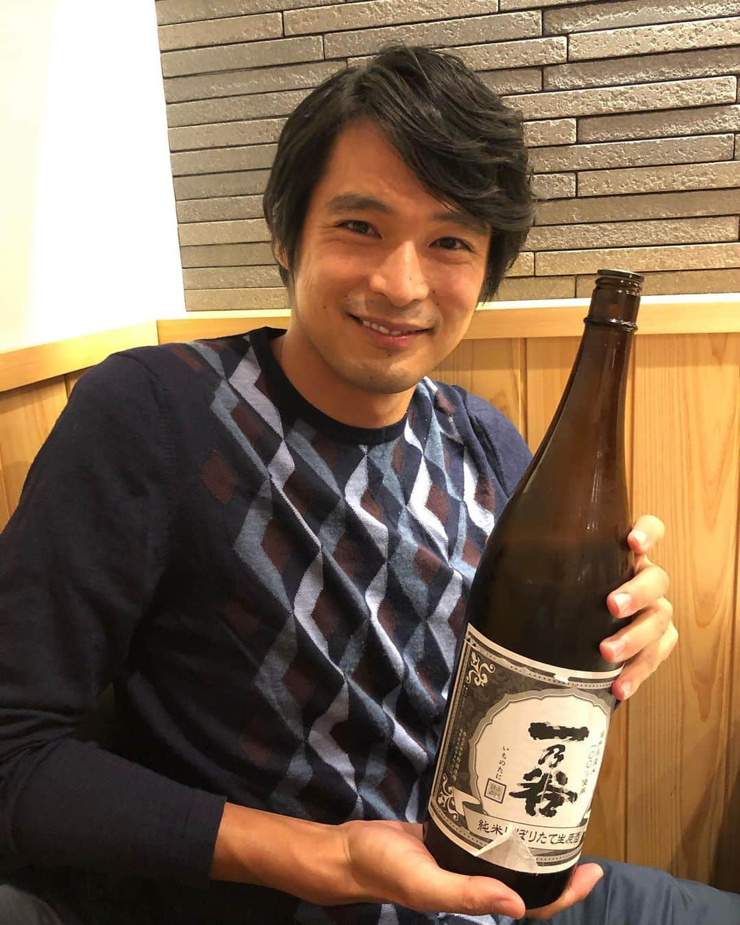 青山隼さんのインスタグラム写真 - (青山隼Instagram)「福井の日本酒。一乃谷。 リーズナブルな価格でこの美味しさは化け物。。 日本酒好きには堪らないお酒です！ #日本酒 #日本酒好きな人と繋がりたい #福井 #一乃谷 #宇野酒造場 #青山隼 #元プロサッカー選手 #役者 #タレント #名古屋グランパス #セレッソ大阪 #浦和レッズ #徳島ヴォルティス #レジェンド #アンバサダー」11月12日 16時29分 - jun_aoyama_show_wa