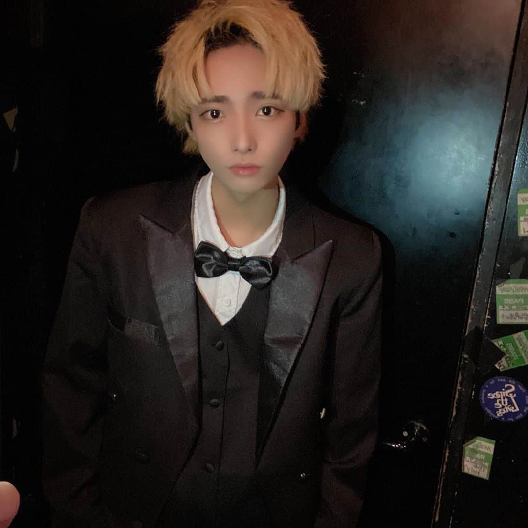 らいとのインスタグラム：「王様ぶってみた🤴」