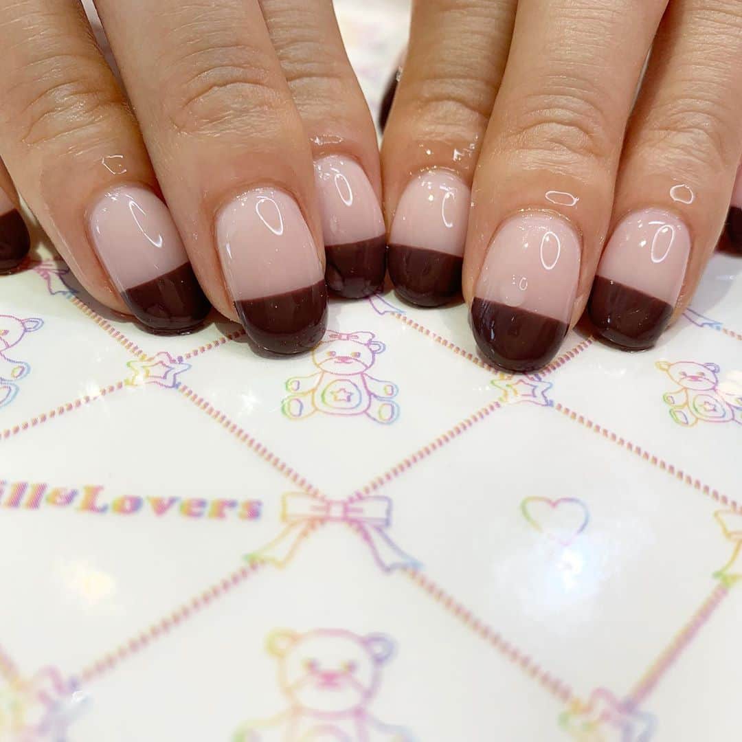 mamijinguのインスタグラム：「アポロ🍓  ただひたすらサロンワーク動画撮ってます🎥  https://youtu.be/Rr_WsMp_YoY  #jillandlovers #nail #nailart #paragel #gelneil#gel #ネイル #ネイルアート #me #look #love #かわいい」