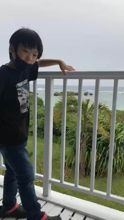 日野賢二のインスタグラム：「My Son RayRay and I chillaxin’!^ ^」
