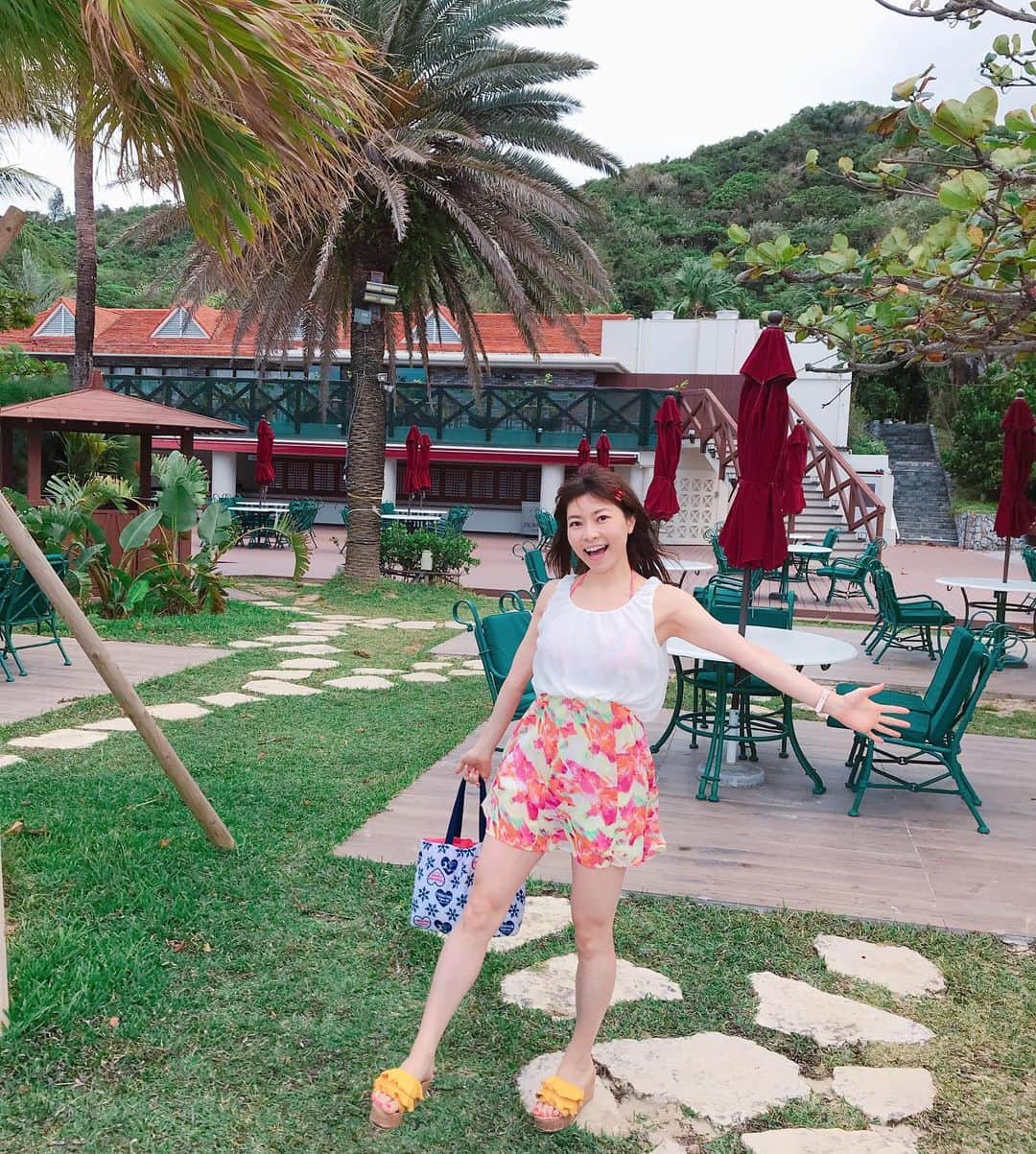 DJ MIYAさんのインスタグラム写真 - (DJ MIYAInstagram)「きゃっほー💗❤️沖縄旅行記💗この写真は、まさかの日体大の後輩ちゃん、しかも高校まで一緒だった子が撮ってくれました♪（1&2枚目）偶然すぎでした♪奇跡。  沖縄で、まさか高校の恩師の先生の話しできると思ってなかったー💗❤️  びっくりしたよん。  写真ありがとうー！❤️  楽しい思い出でした。  【9.Nov.2020 in Okinawa】  ルネッサンスリゾートオキナワ🏝Renaissance  Resort Okinawa  room:デラックスツイン　Deluxe  twin. 802号❤️  ルネッサンスの売店に、鬼滅の刃goods売ってるよ❤️  沖縄もそれほど気温は暑くないので、誰も水着のひと👙いないです♪  ホテルのprivate beach.  #沖縄旅行 #沖縄 #沖縄女子旅 #タビジョ #ラグジュアリーホテル #GOTOトラベル #GOTOトラベルキャンペーン #恩納村 #マリオットホテル  #ホテル宿泊 #宿泊記 #沖縄旅行記 #旅インフルエンサー #旅インスタグラマー #旅ブロガー #インスタグラマー #インフルエンサー #沖縄ホテル  #旅好き女子 #トラベラー #旅スタグラム  #マイトリップmiya #沖縄トリップ #Okinawatravel #沖縄県 #ビーチリゾート #沖縄ホテル　#ひとり旅好き #鬼滅の刃」11月12日 16時43分 - dj_miya