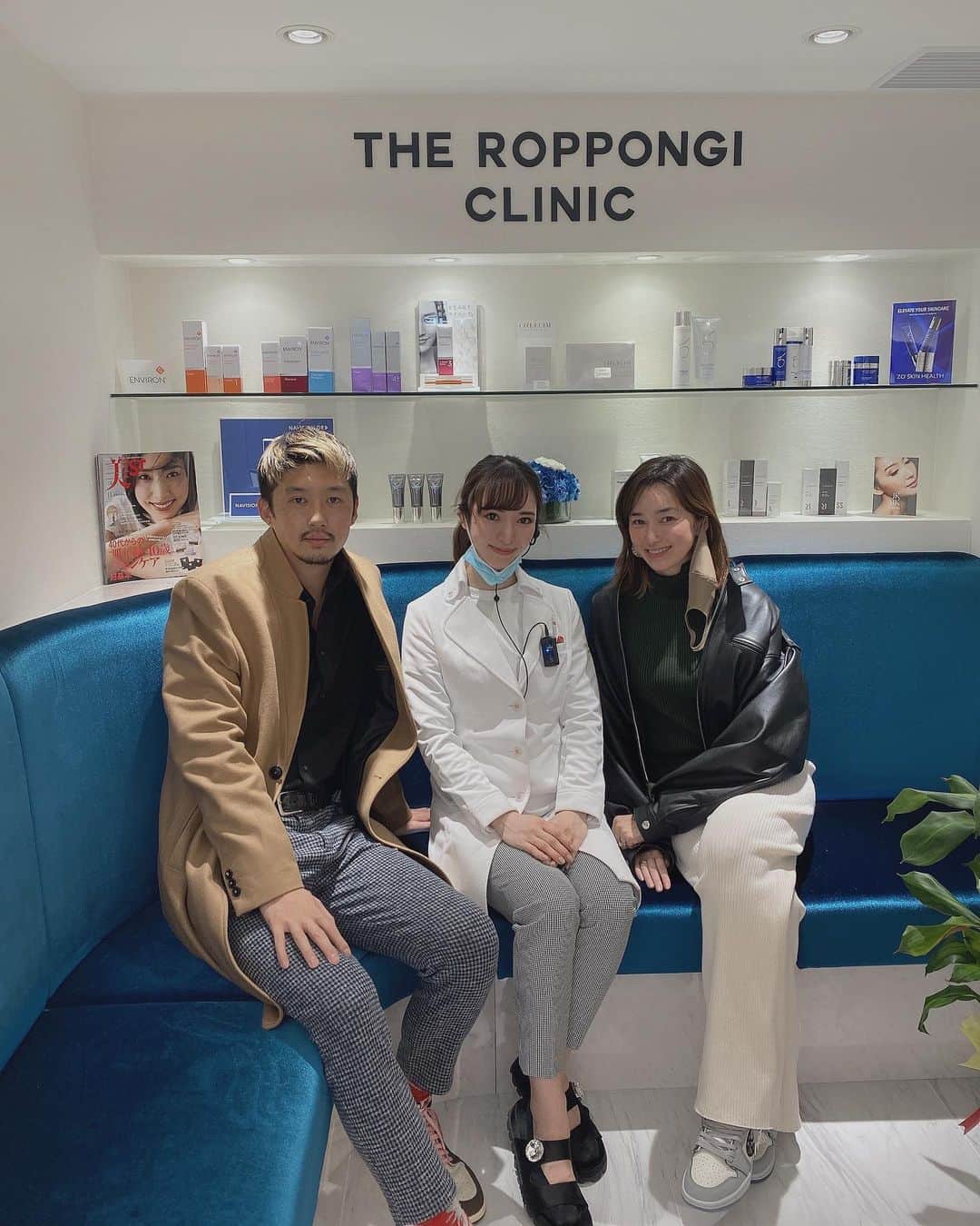 柴田翔平のインスタグラム：「先日　@the_roppongi_clinic で長年気になっていたシミ取りをしてきたよー👴🏽 2枚目はシミ取る直前の写真🧔 ずっと目元のシミが気になっていてシミはもう取れないものだと思い込んでいたから綺麗になったら嬉しいなー😊 今はダウンタイム中で思ったより落ち着いてるかな🤔 @dr.sayakanagao  @ako.cosme  ありがとうございます😊 #ザロクに行ったよ　#ザロク」