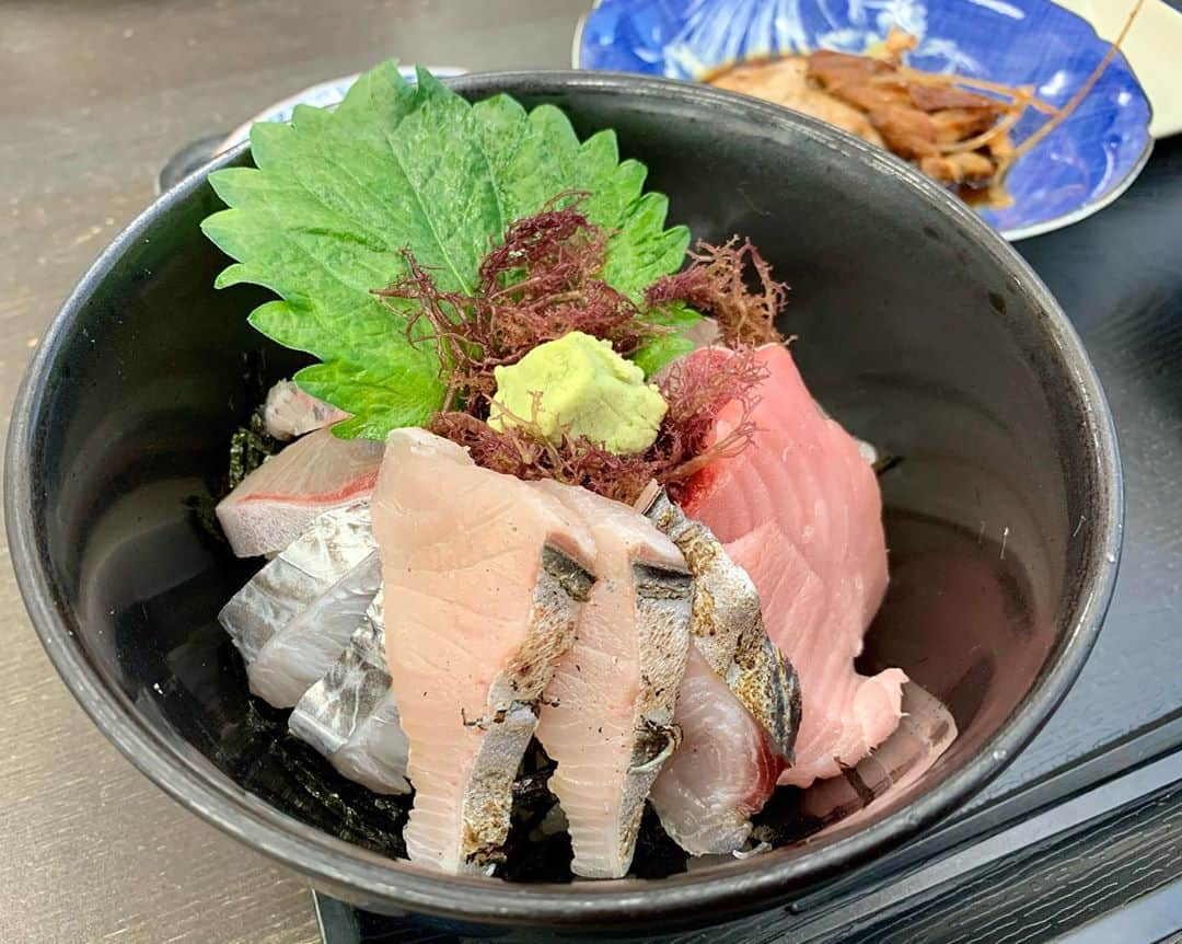 武内裕之のインスタグラム：「A great seafood rice bowl #seefood #itoshima #fukuoka #japanesefood #海鮮丼 #糸島 #福岡」