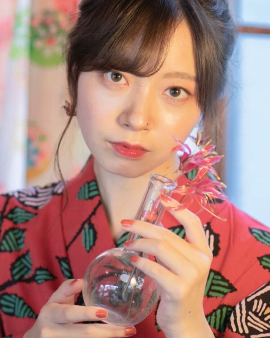 江蔵瑠美さんのインスタグラム写真 - (江蔵瑠美Instagram)「和室でまさかのフラスコに 出会いました、、🤣🤣 なんでここにいたんだろう、、??」11月12日 17時05分 - rumi_ezo
