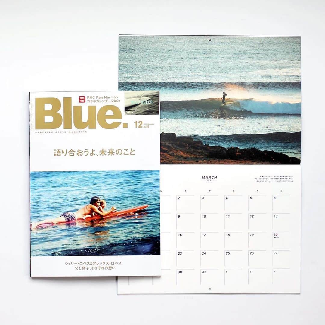 PESさんのインスタグラム写真 - (PESInstagram)「Blue. 最新刊出ました〜  よろしくお願いします  #Repost @blue.mag ・・・ Blue. 85 「語り合おうよ、未来のこと」 仲間とひとつの波に乗るシェアライド、またはシェアウェーブって、じつはけっこう奥が深い。 相手のことを思いやりながら自分らしいラインを描き、波という刹那を分かち合うのだから。 より楽しく仲間と交わるためにはやっぱり基礎はたいせつで、日々、自分自身を磨いておいたほうが“そのとき”はきっと豊かなものになるだろう。 体、技術、もちろん、こころも。 そのうえで、導かれるラインは波や相手によって変わるんだ。  . 「語り合う」という行為も、つまりそういうことだよね。 . 大野修聖さんと瀬筒雄太さんが「トリム」というたった一言について深く語り合えるのは、ふたりがそれだけ自分を磨きつづけてきたからだ。 写真家の横山泰介さんは「写真は歴史を一瞬止める」と語った。  . 素敵だなぁ、みんな。そして、おもしろいし、深い。 正解を導きたいんじゃない。交わりあい、高めあい、響きあい、ゆたかな時間を過ごしたいんだ。 そのひとつひとつがきっと、未来へつながるちいさなちいさな種なんだと思う。 語り合おうよ、サーフィンのこと。未来のこと！ . . . そして今号は、ジェリー・ロペスが息子アレックスとのこれまでを自らつづってくれた特別なアーティクルも。 稀代のレジェンドがひとりの父親として、等身大の気持ちを寄せてくれました。アレックス本人へのインタビューとともに、すべてのサーファーに捧げたい愛あふれる16ページです。  . 特別付録はお待ちかね、RHC ロンハーマンとのコラボカレンダー2021。今年のビジュアルはウィル・アドラーです。巻頭グラビアのインタビューともどもお楽しみください。 . . #blue85 #11月10日onsale #RHCコラボカレンダー付 #blueウェブからアマゾンにも飛べます #ブルーなのにゴールドロゴ」11月12日 16時59分 - pepes_jp