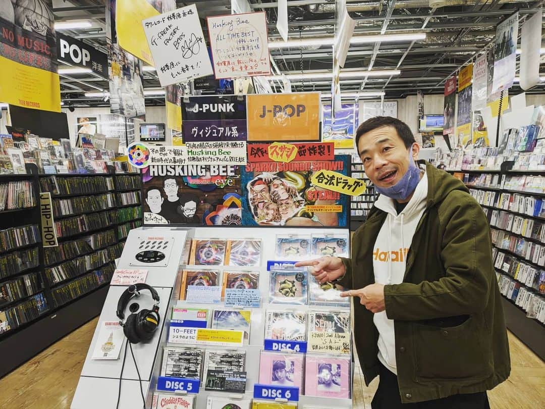 磯部正文のインスタグラム：「HUSKING BEE フルアルバム"eye"のリリースから1週間 今日は タワーレコード秋葉原店 タワーレコード池袋店 そして再びの タワーレコード新宿店 タワーレコード渋谷店 に お邪魔しました🤓👁️‍🗨️  コメントも書かせてもらってます ありがとうございました」