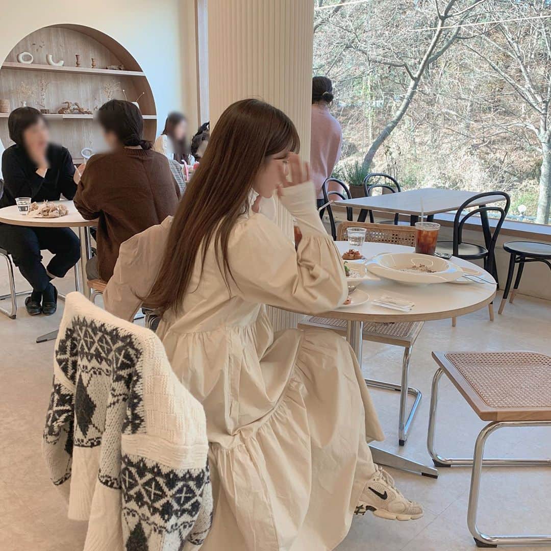 ユン・アラのインスタグラム：「호다닥 빨리빨리 먹어야 하거둔요 🥺」