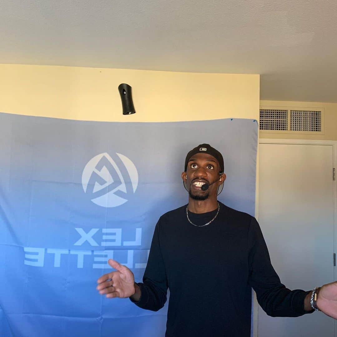 レックス・ジレットのインスタグラム：「Workin on the weekday like usual 🎵🎵🎵 #virtual #speaker #presenter #longjump #athlete #lexgillette」