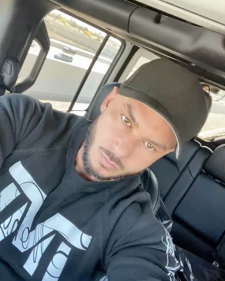 Pauly Dのインスタグラム：「Beard Still Going Strong 💪🏽 I Guess It's No Shave November 💯💯💯#TMT」