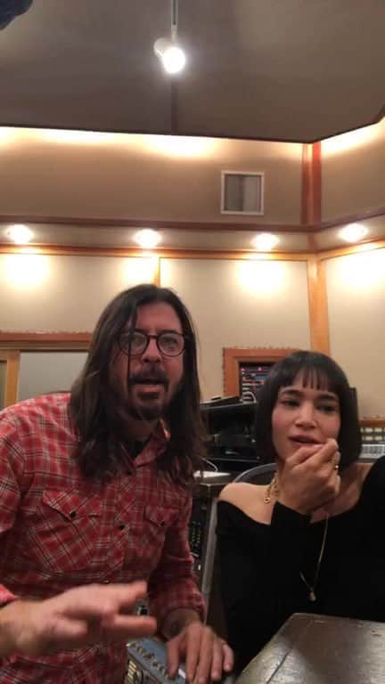 フー・ファイターズのインスタグラム：「Watch them in the new video for #ShameShame now - link bio.」
