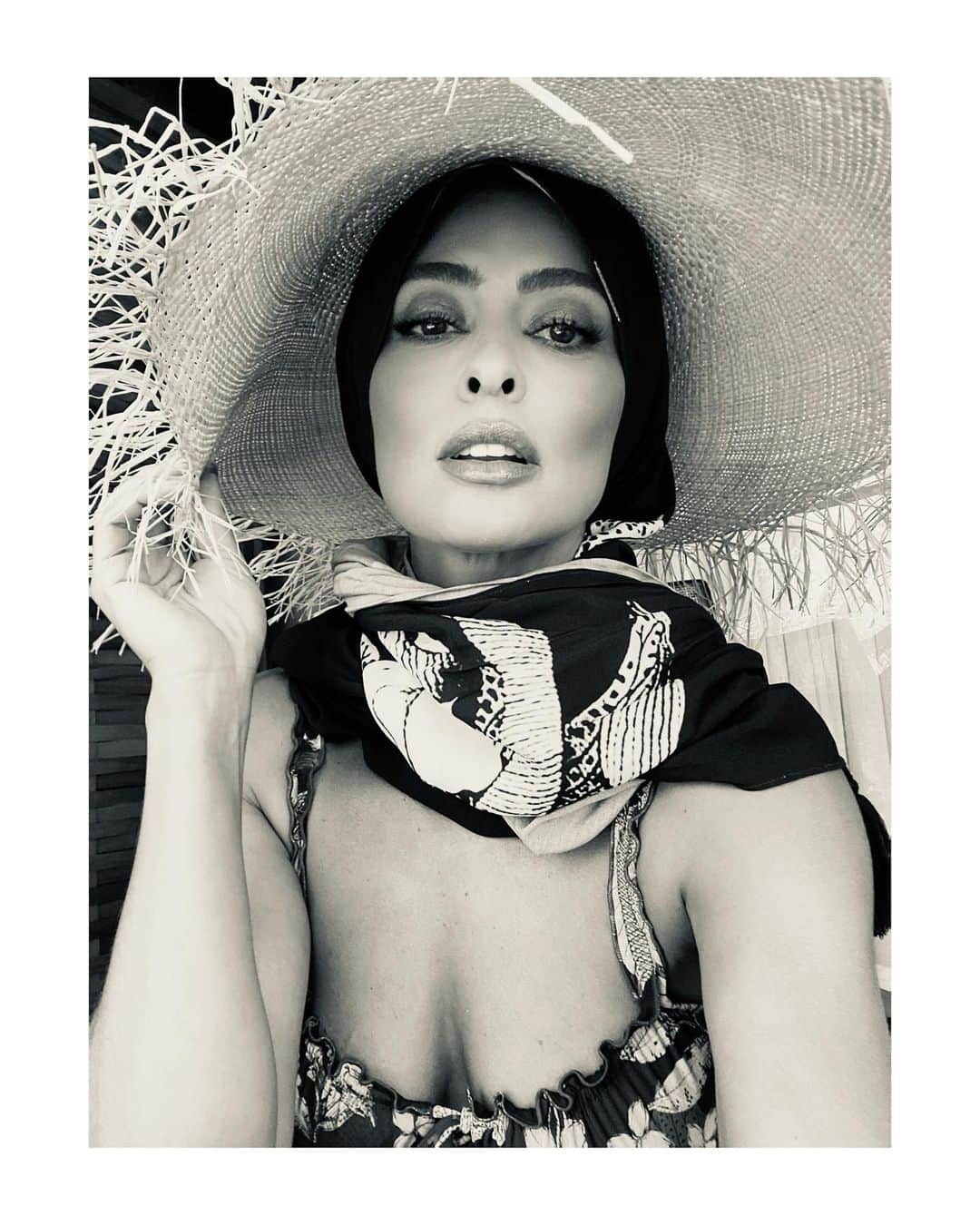 ジュリアナ・パエスのインスタグラム：「Spoiler Vibes! Boa noite 🌙」