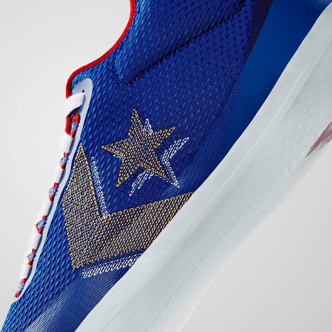 HYPEBEASTさんのインスタグラム写真 - (HYPEBEASTInstagram)「@hypebeastkicks: @converse is celebrating the ABA-NBA merger's 45th Anniversary with its latest footwear collection. One may be a lifestyle shoe while the other two are modern-day performance models, but all three boasts an enamel red, white, and blue color scheme. The high-top Chuck 70 features an all-over print that nods to some of the ABA’s most famous folded franchises. The All-Star BB Evo serves up a signature split design with a red lateral side and blue medial side, plus embroidered gold Converse Chevron logos while the G4 supplies asymmetrical red and blue detailing of its own, albeit in a much more low-key fashion. The collection is set to drop on November 12.⁠⠀ Photo: Converse」11月12日 9時06分 - hypebeast