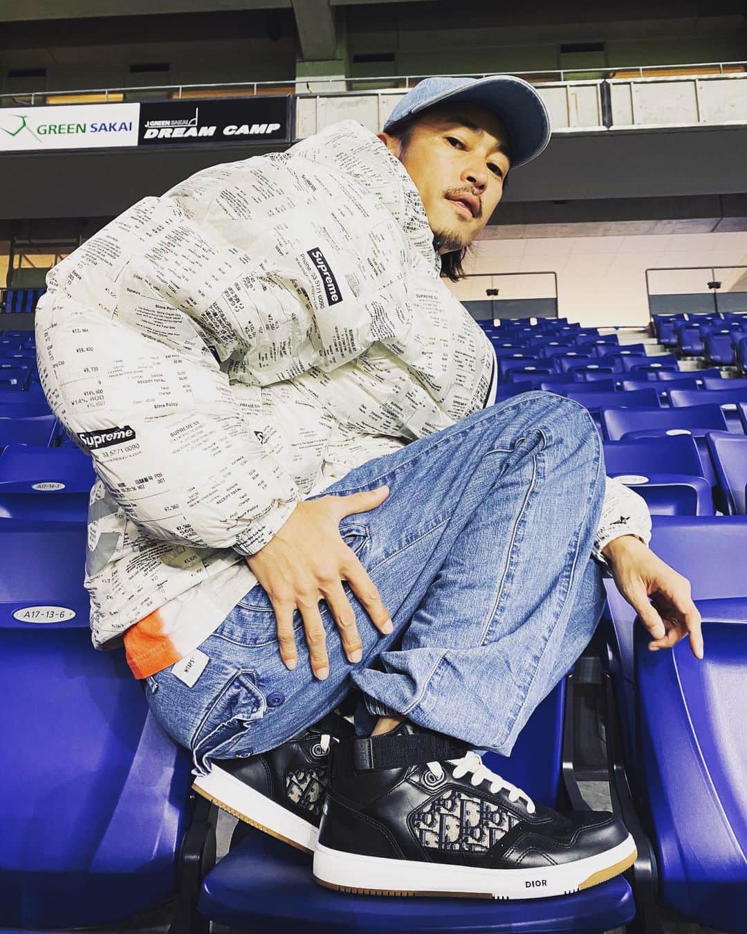 窪塚洋介のインスタグラム：「Cap_THE DRESS DOWN Tops_SUPREME Pants_WTAPS Shoes_Dior(B27)」