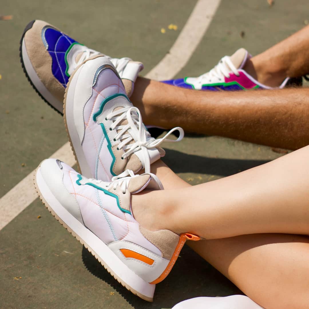 Schutzのインスタグラム：「TRY NOT TO FALL IN LOVE - SCHUTZ 90s ❤️ #schutz90s」