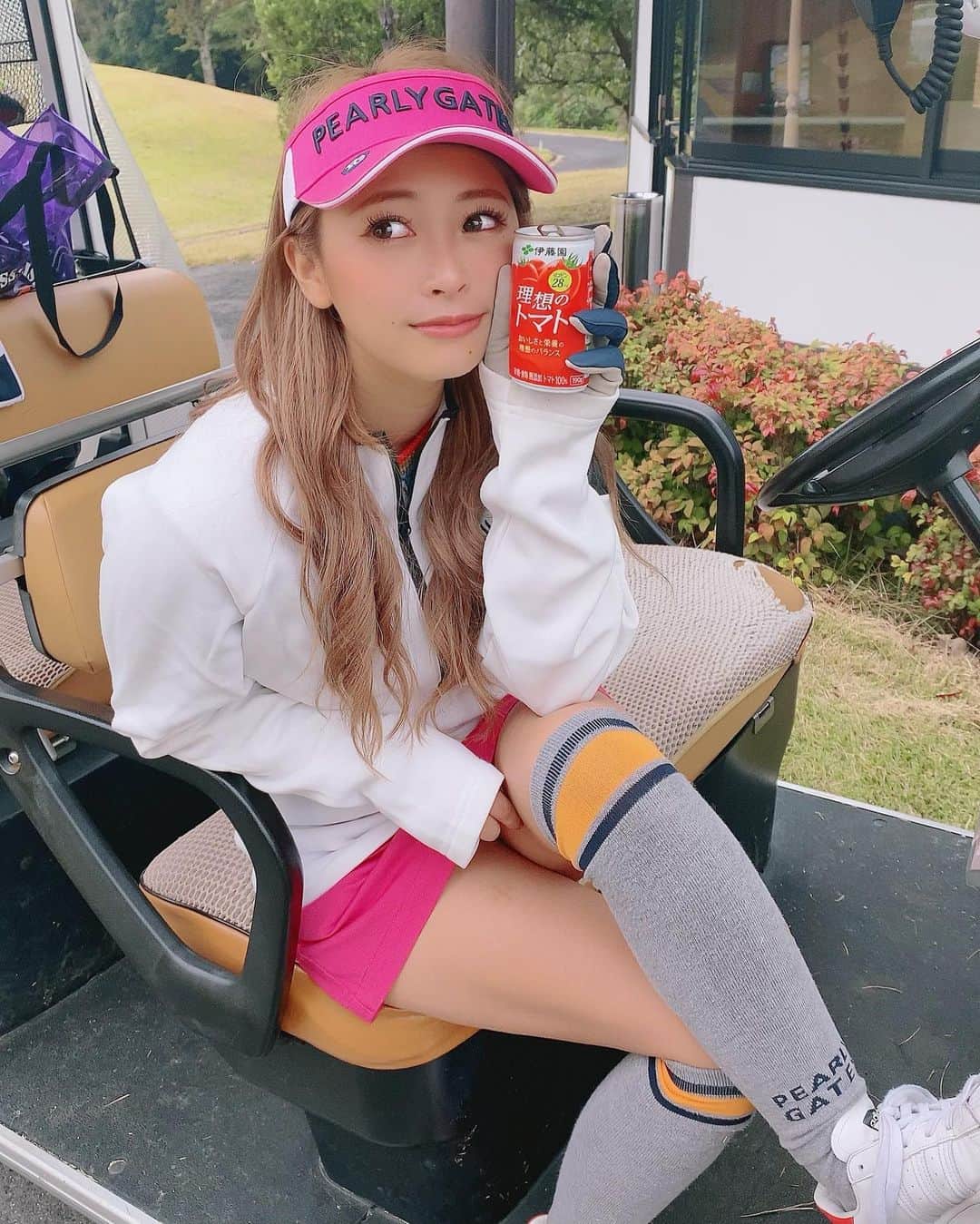 IORIのインスタグラム：「・ トマトジュースしか勝たん🍅🍅 ・ ・ ・ #ゴルフ#ゴルフ女子#女子#ゴルフ好きな人と繋がりたい#ゴルフスタグラム #マークアンドロナ #パーリーゲイツ女子  #ドライバーにシール #名古屋#錦#錦3#シェリエ#GOLD#サロンドゴールド#salondegold#newドレス#キャバクラ#キャバ嬢#シャンパン#撮影#followforfollowback #likeforlike#キャバ嬢の日常」
