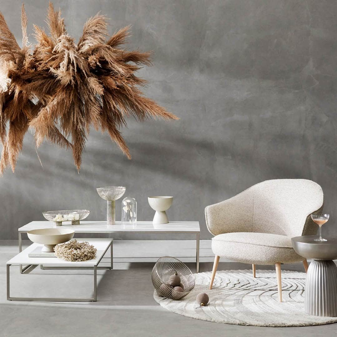 BoConceptさんのインスタグラム写真 - (BoConceptInstagram)「This year give the gift of great design. Unwrap all-new gift guides now through link in bio.  Lugo coffee table from £179  Charlotte armchair from £1,169  Expose side table from £299  Furrow rug from £549  #boconcept #liveekstraordinaer #giftideas #giftguide #christmas」11月12日 9時16分 - boconcept_official