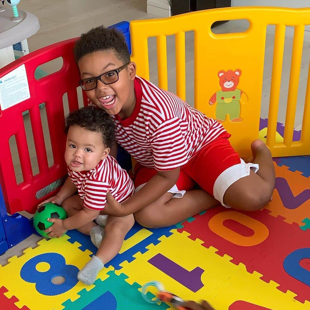 アンバー・ローズのインスタグラム：「My Sweet Lil Angels #brothers #slashelectric #sebastiantaylorthomaz 👶🏽🧑🏽‍🦱😍❤️」