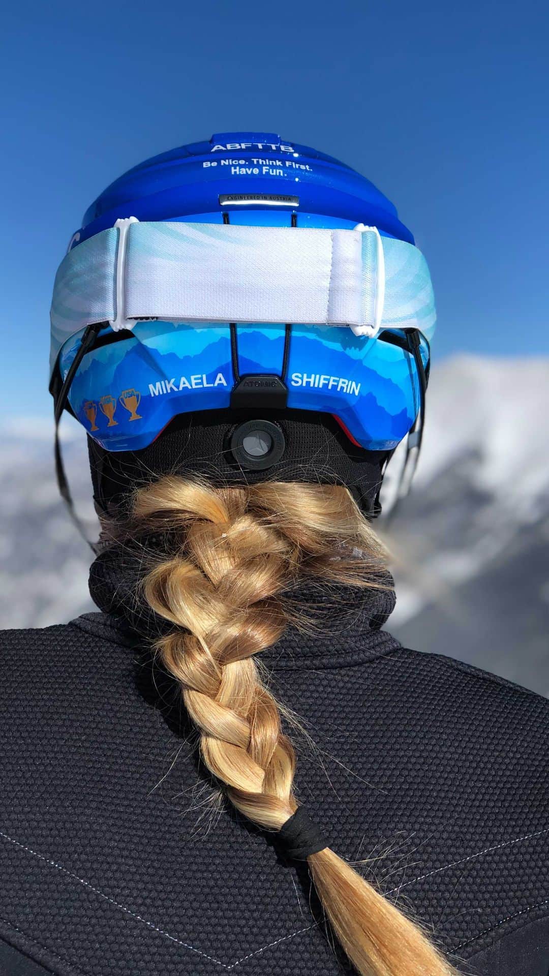 ミカエラ・シフリンのインスタグラム：「I have loved reading your stories of resilience so far, and there is still time to submit! Small actions often have big impacts, so we’d love to hear how your creativity and tenacity have lifted up 2020!  @usskiteam’s virtual meet-and-greet will be tomorrow, Thursday Nov. 12, at 4:30 P.M. MT, so send in your submissions ASAP!  Submit your entry by posting your story on Instagram and tagging both @usskiteam and @coppermtn or email them at socialmedia@coppercolorado.com. You can also submit by sharing your story in the comments below! #keeptheflamealive」
