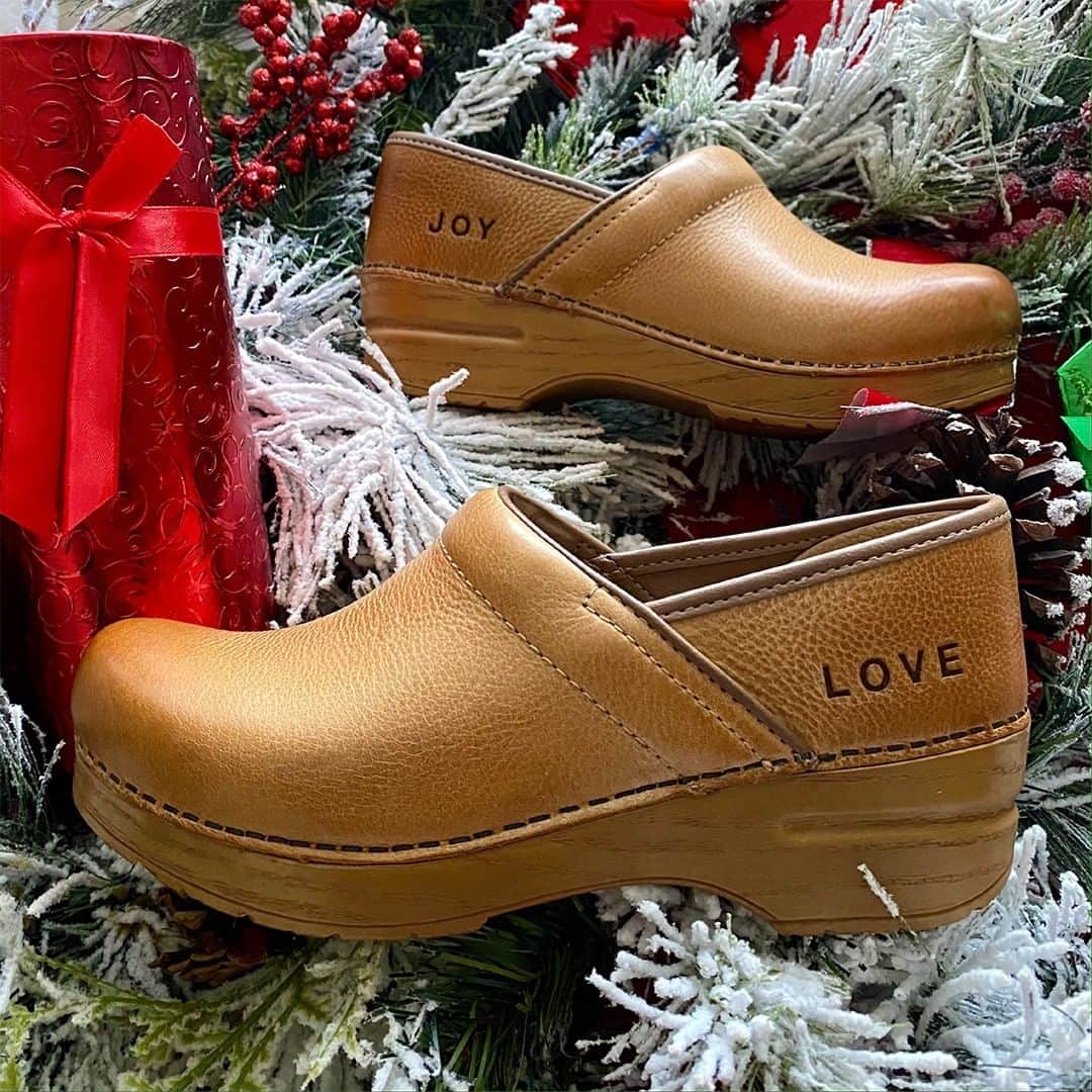 ダンスコのインスタグラム：「Shop one of a kind gifts with our 2020 gift guide!」