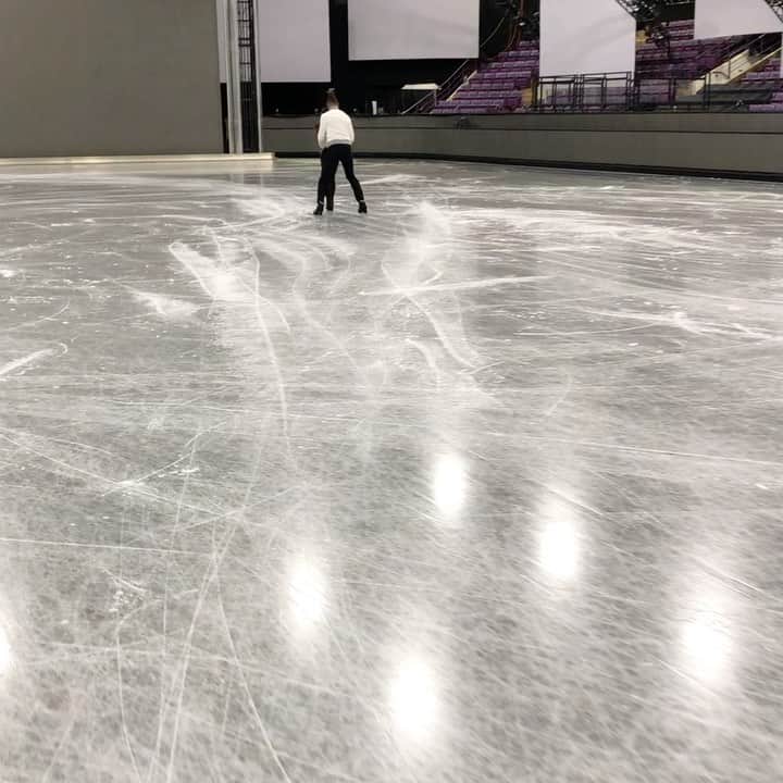 ヴァネッサ・ジェームスのインスタグラム：「Well... IT’S OFFICIAL!!! Akim is a real pair skater!   3FTh aka 3 flip throw!!! 🙌🏾🙌🏾🙌🏾🙌🏾  Today was the first time we attempted a triple throw and nailed it on the 3rd try! 🔥🔥🔥🔥 @dreamer_aliu78 never ceases to amaze me!   Team work makes the dream work!  @dylan.moscovitch @itsmedwlsn @cbcbattle   Watch and vote for us tomorrow on @cbcgem @cbc  at 8pm EST so we can show off this BEAUTY!!  #dreamteam #dreamteamvakim #vanessajames #akimaliu #blm #blmmovement #hda #coloryourice #fsdia」