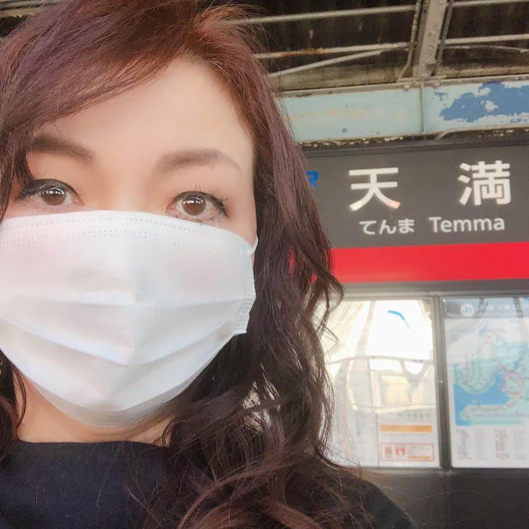 モモコさんのインスタグラム写真 - (モモコInstagram)「関テレの仕事の後、S.MOMOまでは2駅。 あっという間に着きます❗️ タクシーより早い安い❗️ お待ちしてまーす💕  今日は、S.MOMOへの行き方をYouTubeで紹介してます❗️ YouTube『モモコ新聞』では、初のロケです✨ 何回かに渡ってお送りしますね〜。 是非、見て下さい💕  #ハイヒールモモコ #👠 #👠🍑 #CHANEL #シャネラー #グルメ #アメブロ  #YouTube #モモコ新聞 #エスモモ #smomo」11月12日 9時44分 - highheel_momoko