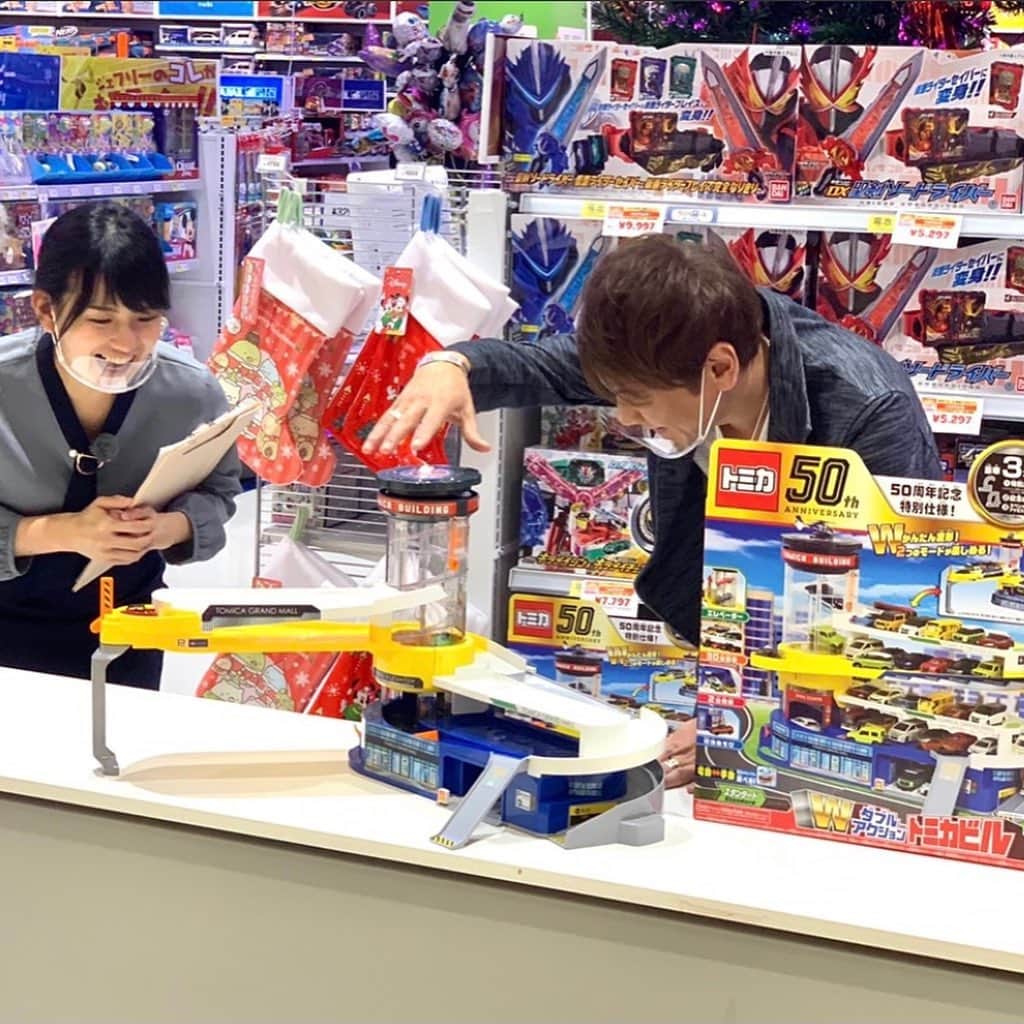北島兄弟さんのインスタグラム写真 - (北島兄弟Instagram)「* 昨日は、テレ玉さんの「マチコミ」のロケで、ららぽーと富士見さんに行ってきました😄気になっていたYogiboや、子供の頃を思い出すトイザらスへ！おすすめの商品を紹介してもらいました。トミカを見て、子供の頃に戻ってしまいました🚗 OAは、11/18(水)と19(木)の16:30からです。 ・ ・ #テレ玉 #テレビ埼玉 #マチコミ #ロケ #ららぽーと  #富士見 #Yogibo #トイザらス #トミカ #北山たけし」11月12日 9時51分 - kitajima_brothers_official