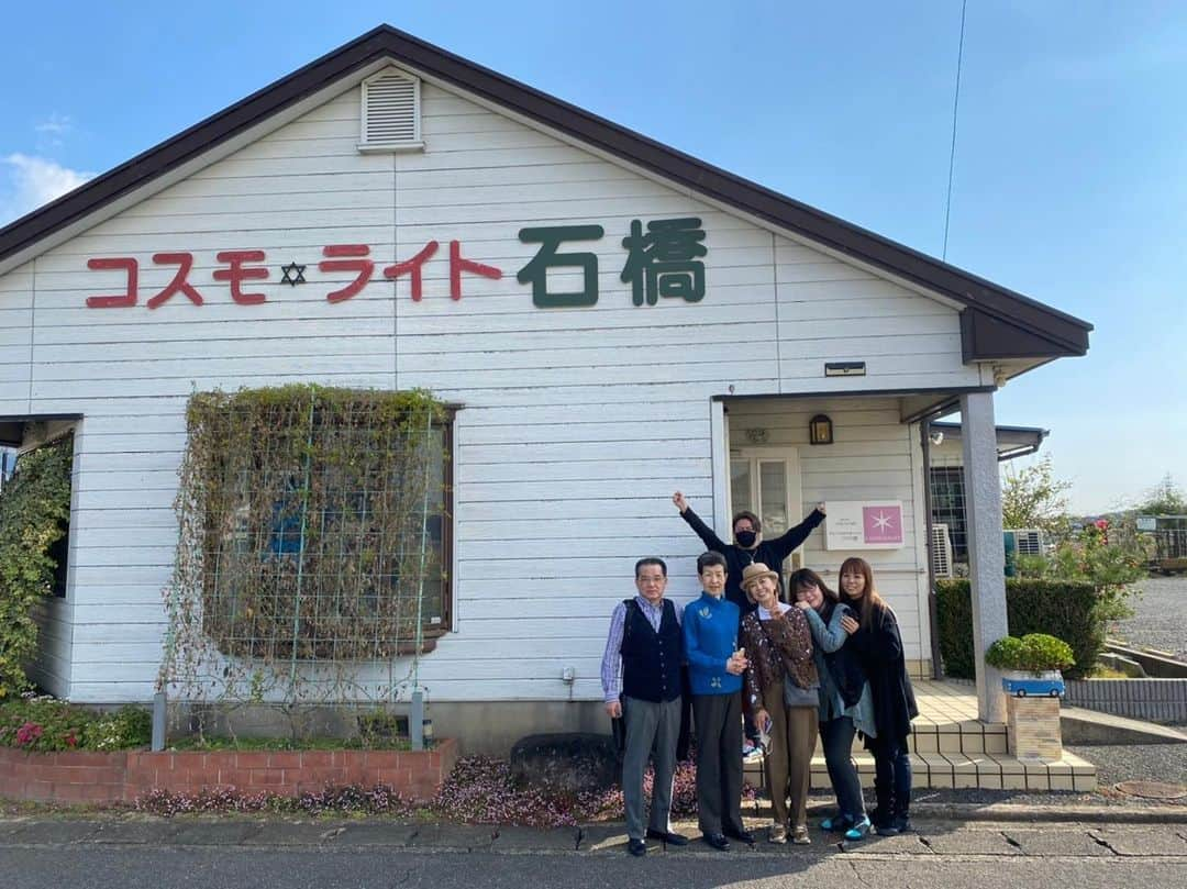 熊谷真実さんのインスタグラム写真 - (熊谷真実Instagram)「武雄にある治療院 コスモライト石橋。  前は東京の桜新町にありました。 家族でお世話になってます。 明るくなれる！治療院。笑  先生、ありがとうございました😊 #熊谷真実#家族揃って#お世話になっています #いつもありがとうございます😊#コスモライト石橋」11月12日 9時55分 - mami_kumagai310