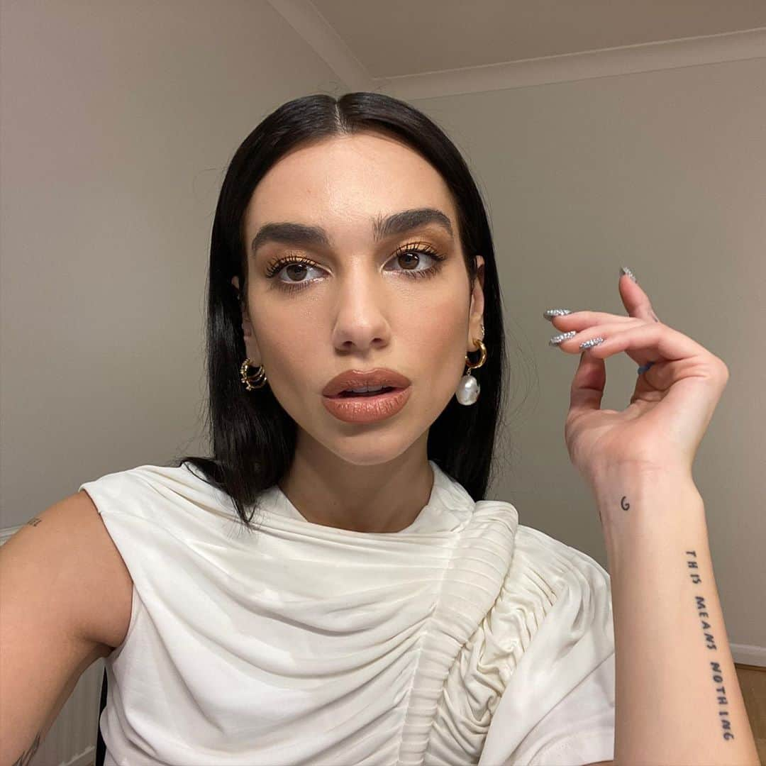 デュア・リパさんのインスタグラム写真 - (デュア・リパInstagram)「🤳🏼」11月12日 10時01分 - dualipa