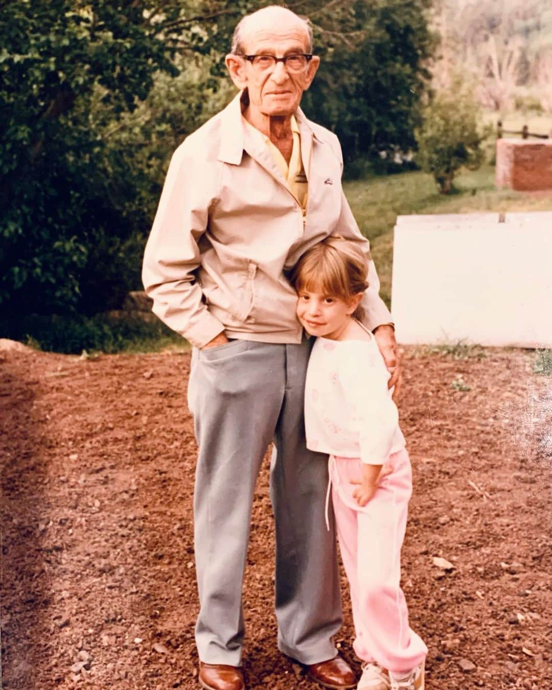 エイミー・デビッドソンさんのインスタグラム写真 - (エイミー・デビッドソンInstagram)「This is my grandpa Clay. He served in WWII alongside his little brother, Jip. On my grandpa’s third furlough to visit his brother in the hospital, Jip along with the other patients had to quickly evacuate for their safety. The truck they were traveling in ran over a land mine and they were killed instantly. The two brothers were never reunited...  Thank you to all the men and women who have fought for our freedom. 🙏🏻   #veteransday #thankyou #veteran #freedom」11月12日 10時21分 - amy_davidson