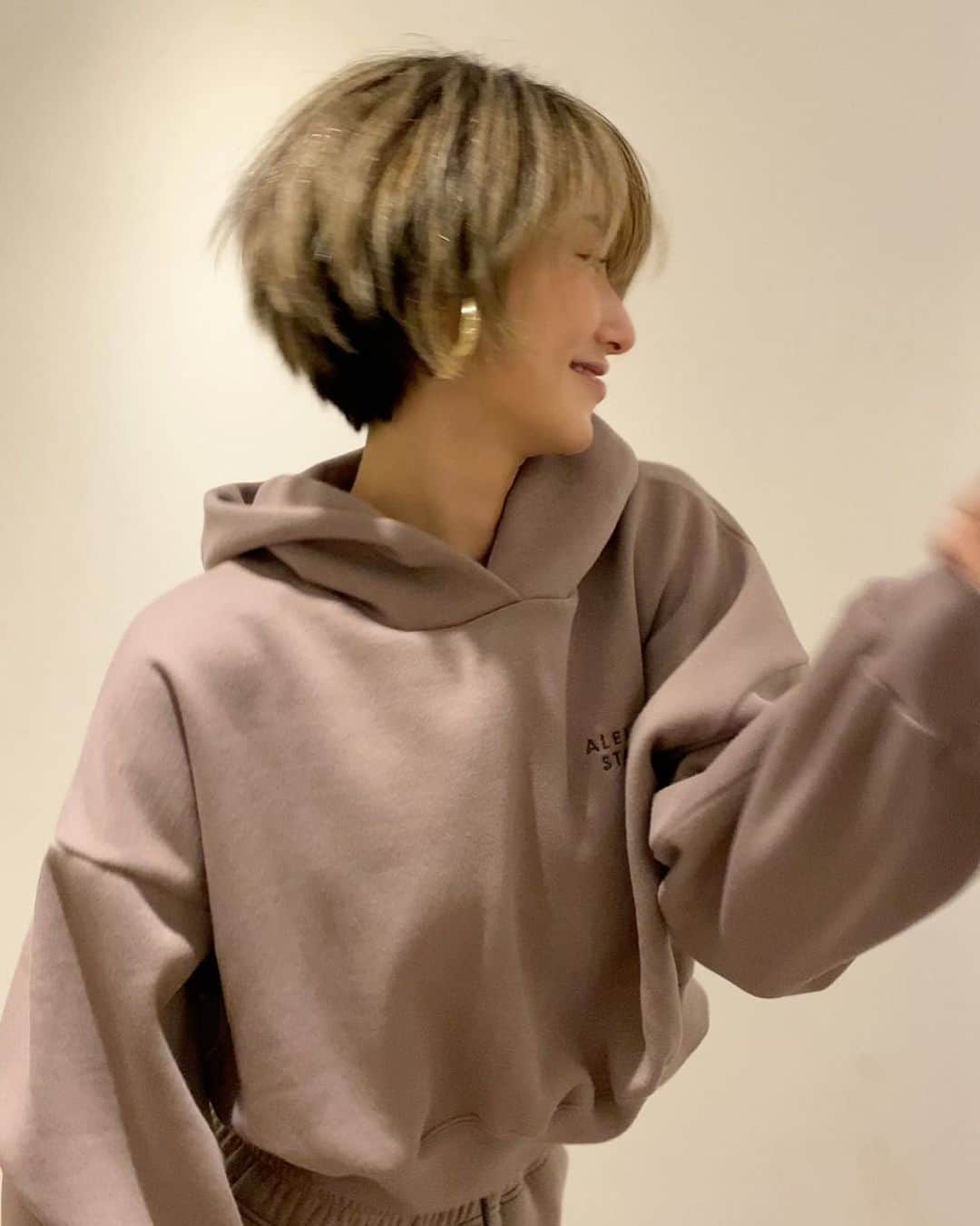 &mのインスタグラム：「今日も陽気なわたしです🥳」