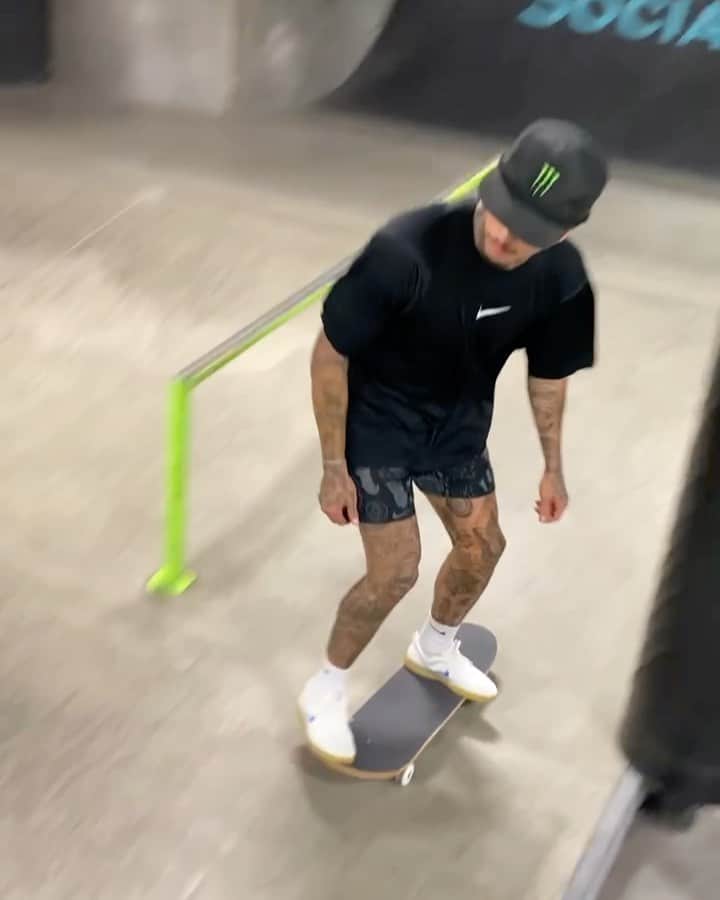 ナイジャ・ヒューストンのインスタグラム：「Backside or frontside? Need That!」