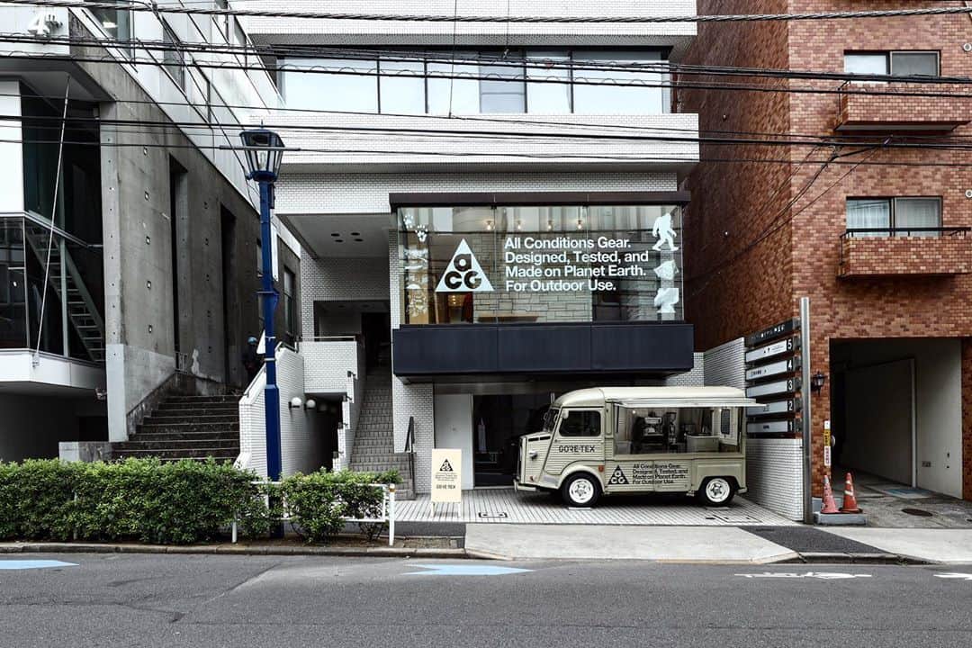 A+Sのインスタグラム：「HOLIDAY 2020 NIKE ACG COLLECTION  2020 .11 .12 (thu) in store  実店舗では本日より、装いを新たにACGプロダクトが店内をジャック。ACGキャンピングカーが出現し、その場でコーヒーギフトを実施。 是非このご機会にACGプロダクトの世界観をお楽しみくださいませ。  From today, ACG products will be jacking the inside of the store with a new look.An ACG camper has appeared, and coffee gifts are offered on the spot. Please take this opportunity to enjoy the world of ACG products.   #a_and_s #NIKE #ACG #AllConditionsGear #OREGON #SMITHROCK #SMITHROCKSTATEPARK #MOVETOZERO #SUSTAINABLE #SUSTAINABILITY」