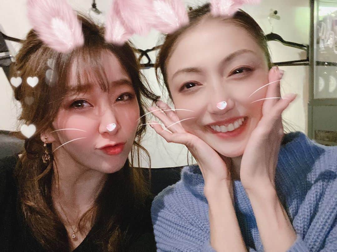 のインスタグラム：「そしてこの方も誕生日🎂 @mochi.mochi.anko おめでとう🎈㊗️🎊🍾 誕生日プレゼント🎁まだ渡せていないことが…。 この日タイミングよく会えたからよかった❤️ @ami_nakagawa_  @ami_nakagawa_amyuran  #中川愛海 #一日一回カンパイ #なかとみあんこ #誕生日 #誕生日はつづくよどこまでも #11月生まれ」