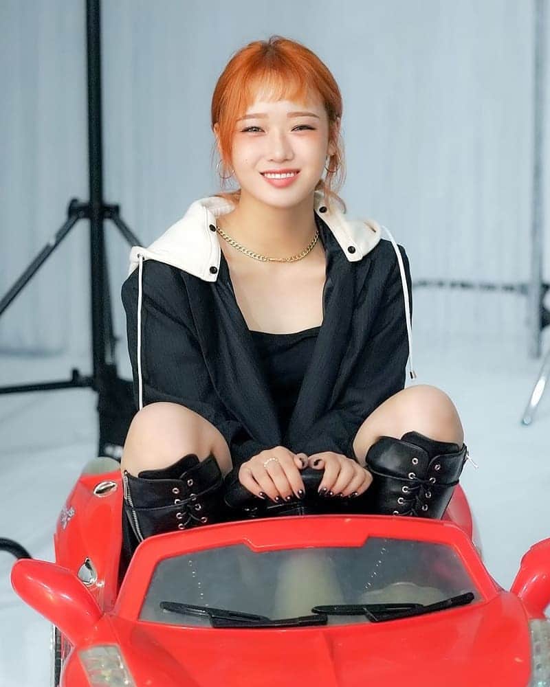チェ・ユジョンのインスタグラム：「Happy Birthday to my baby!! @dbeoddl__ 😘😘  thank you for always make us, Ki-Lings happy!😊 we'll always here with youu!!! wish you have a great birthday todayy... enjoy your dayyy!!💖💖💖 생일축하합니다💓 #HappyChoiYoojungDay  #유정 🌻 #WEKIMEKI #위키미키 #CHOIYOOJUNG #최유정」