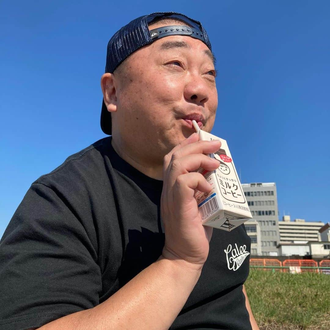 山本圭壱さんのインスタグラム写真 - (山本圭壱Instagram)「コーヒー牛乳とあたし」11月12日 11時18分 - yamamogt