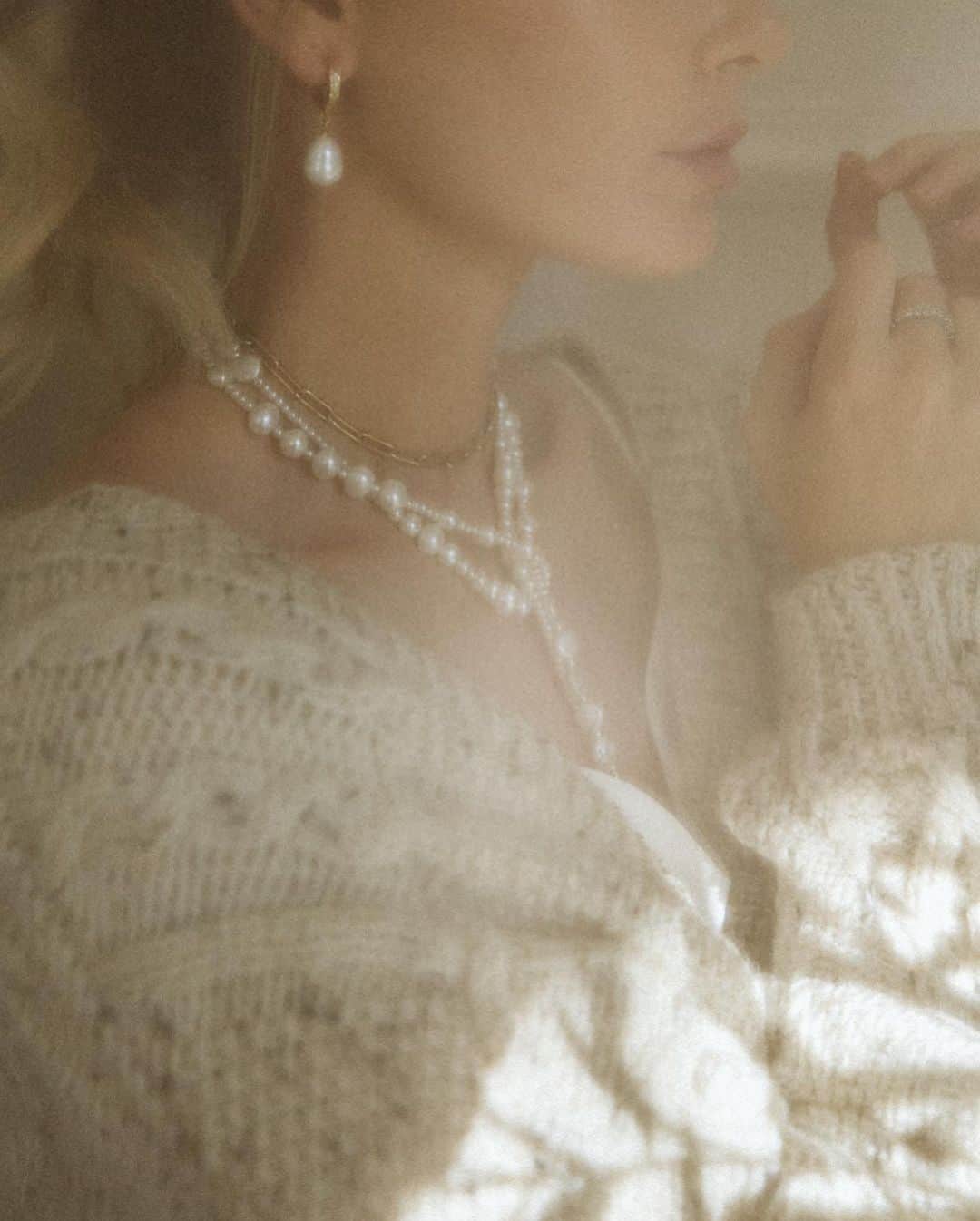 Amber Fillerup Clarkさんのインスタグラム写真 - (Amber Fillerup ClarkInstagram)「Felt fancy in pearls today ✨」11月12日 11時18分 - amberfillerup