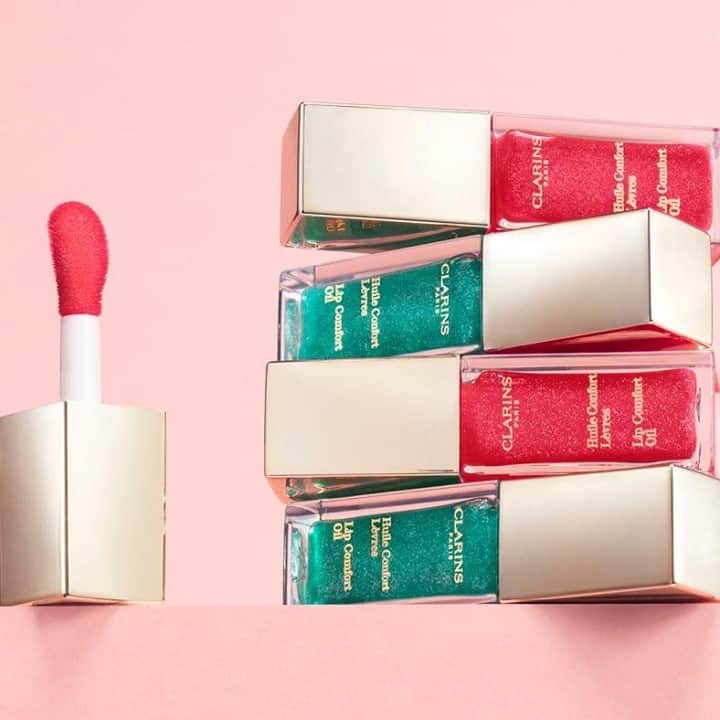 Clarins Canadaさんのインスタグラム写真 - (Clarins CanadaInstagram)「Two new limited edition Lip Comfort Oil sparkling shades. Same shine, same lip care action. Two addictive flavours. Which is yours?🌟⭐🌟⁣ __________⁣ Deux nouvelles Huile Confort Lèvres aux teintes pailletées en édition limitée. Toujours autant de brillance et de soin. Deux arômes irrésistibles. Laquelle choisirez-vous ?🌟⭐🌟⁣ .⁣ .⁣ .⁣ #Clarins #ItsAllAboutYou #ClarinsMakeUp #LipComfortOil」11月12日 11時20分 - clarinscanada