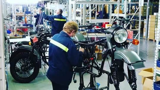 Ural Motorcyclesさんのインスタグラム写真 - (Ural MotorcyclesInstagram)「イルビト市のウラル工場にて🔧 ・ ・ ・ #ウラル#サイドカー#ウラルジャパン#ウラルサイドカー#uralmotorcycles」11月12日 11時29分 - ural_japan_official