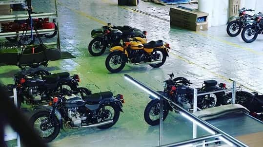 Ural Motorcyclesさんのインスタグラム写真 - (Ural MotorcyclesInstagram)「イルビト市のウラル工場にて🔧 ・ ・ ・ #ウラル#サイドカー#ウラルジャパン#ウラルサイドカー#uralmotorcycles」11月12日 11時29分 - ural_japan_official