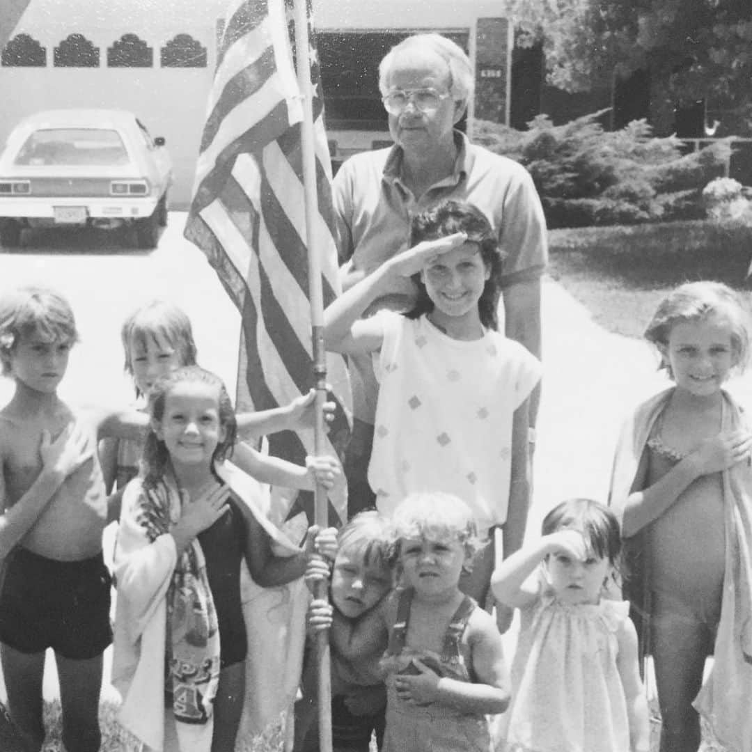 コリー・ロバートソンのインスタグラム：「Thankful for our veterans, today and every day! This first pic is one of my faves of my siblings and cousins with my Papaw Shack (I’m the tall one in the middle :) The 2nd pic is both of my handsome granddads in their uniforms ❤️They taught us a love for our country and gratefulness to the men and women fighting for our freedom. Thank you 🇺🇸#veteransday」