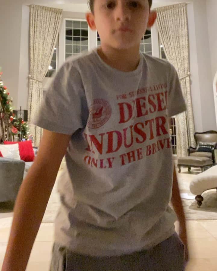 ランディ・オートンのインスタグラム：「Kids got core. Very impressive, young Anthony. #ifhoverboardingwasasport  Btw @kim.orton01 also puts Christmas decorations up very early, apparently」