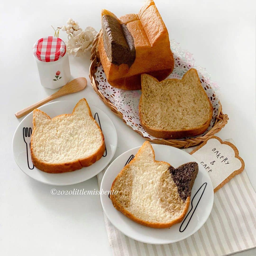 Little Miss Bento・Shirley シャリーのインスタグラム：「And so... you saw my story 😸 this was what I baked! Cat Toast , like the best thing ever right 🐾? #littlemissbento  I loved how I could used different flavours and created different cats in the same loaf 🐈 plain, earl grey, dark cocoa!」