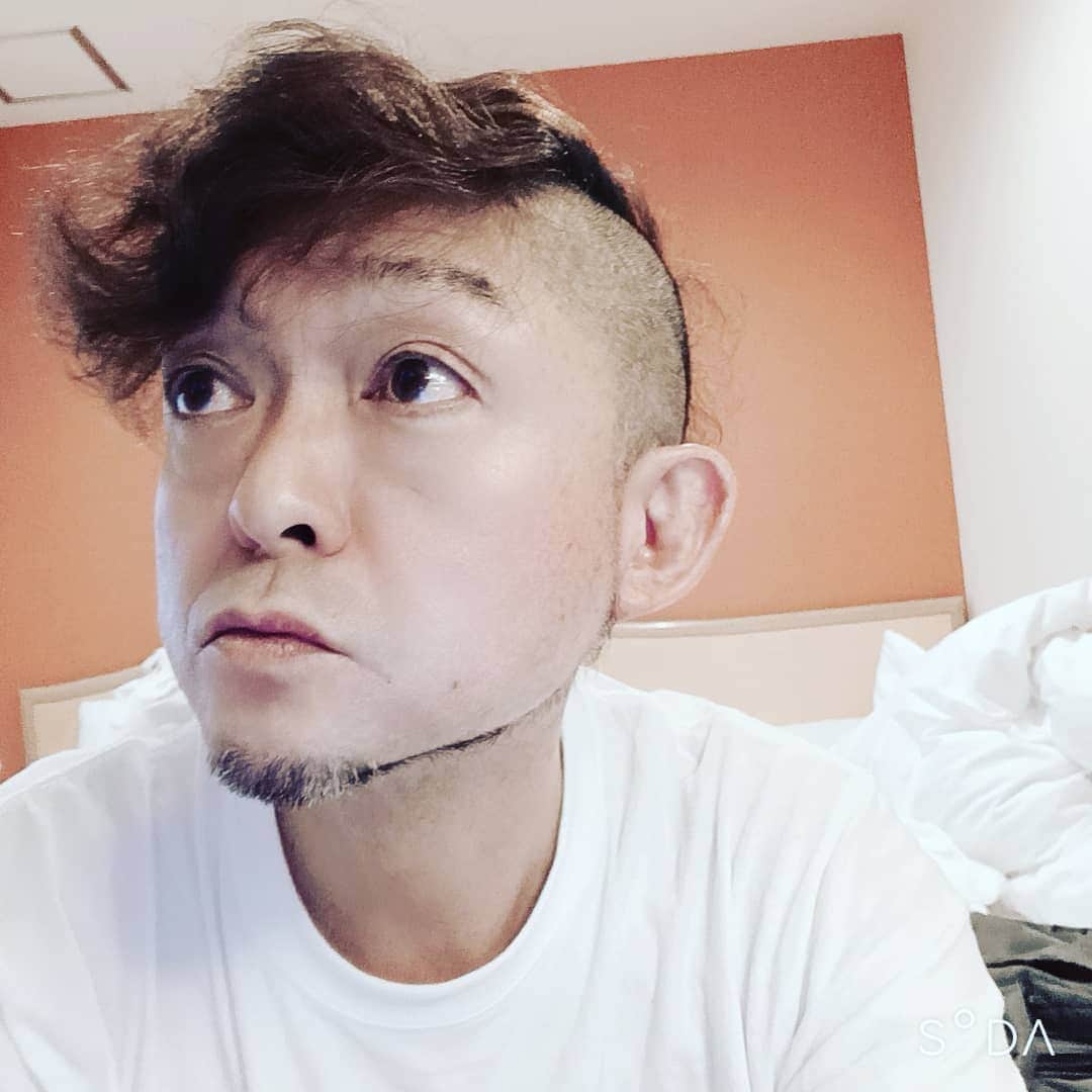 松本隆博のインスタグラム：「。 みなおはーー！ そろそろ起きよう…(^-^) なぜなら、腹が減ってきた からだ。 午後から軽くZoomして 新宿参ります♪♪♪.  今日も1日、華の都で 元気に過ごしますさかいに。 (~0~)  一句！  西友の… 5階にセリア… オープンだ…  あ今日から三軒茶屋の 西友リニューアルオープン だよ(^-^)  ～人生遊歩道～」