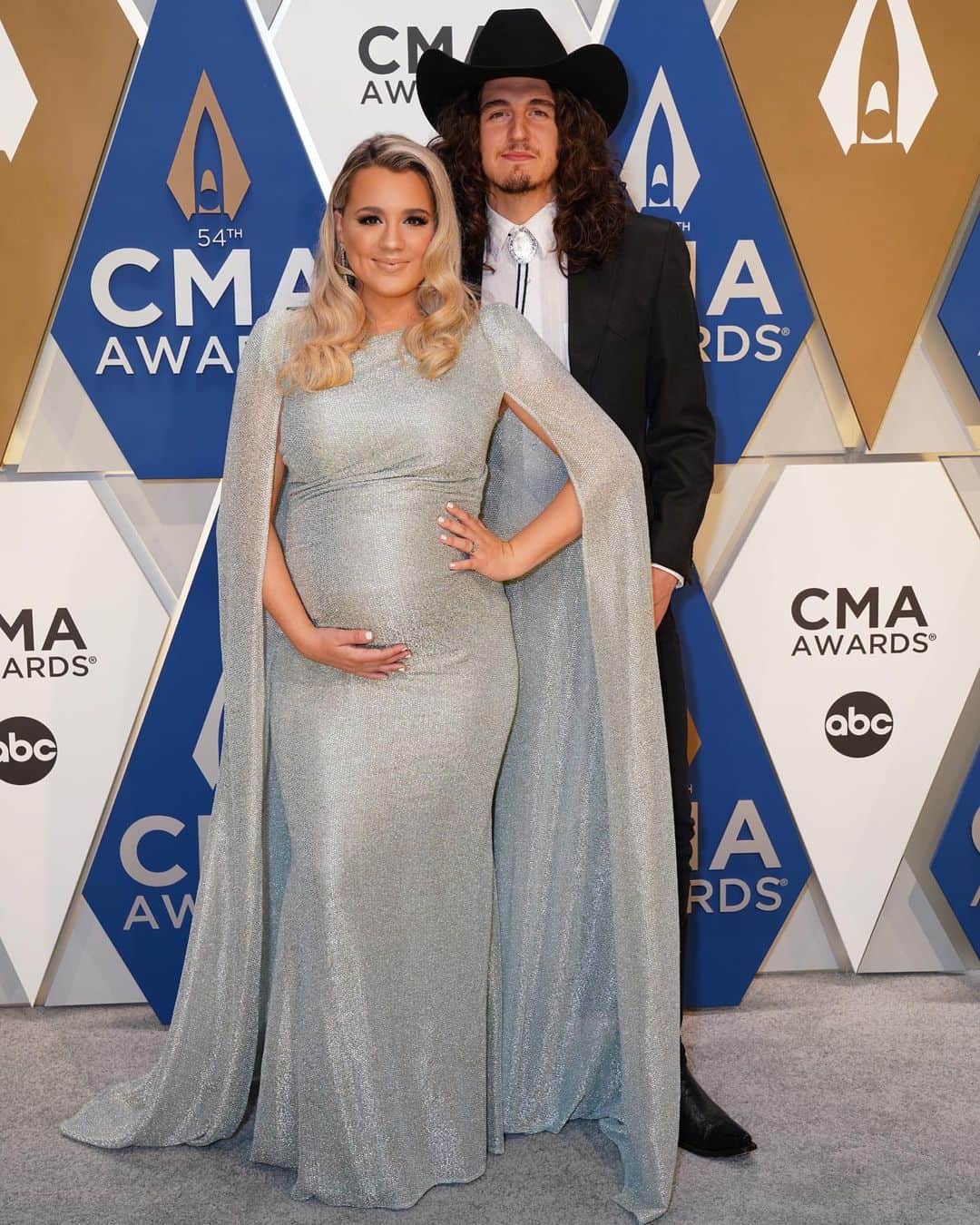 ギャビー・バレットのインスタグラム：「The 3 of us.. ✨ What an honor to be apart of the @cma Awards this year. Thank y’all so much.」